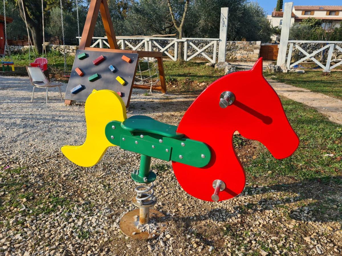 Nyaraló Mobile Homes Dvor *