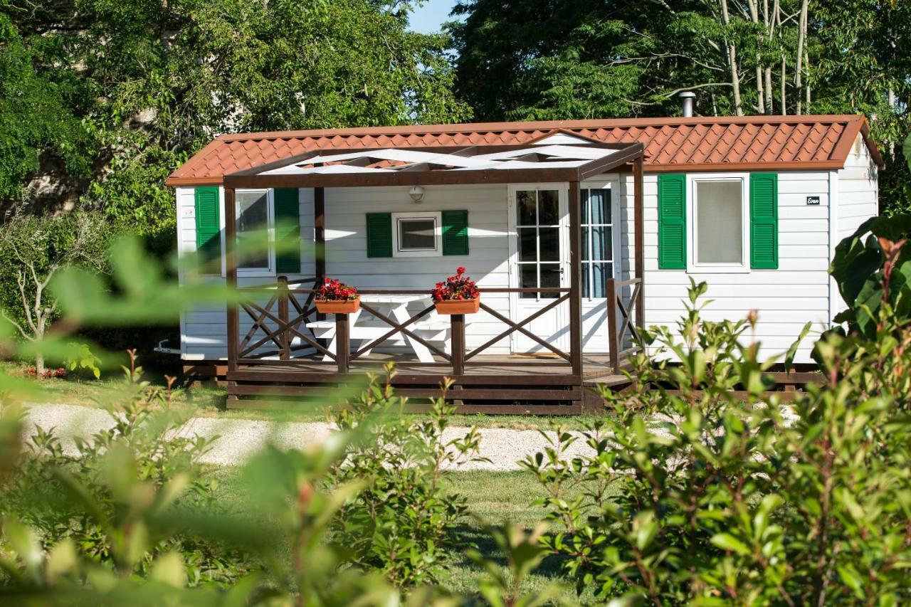 Mobile Homes Dvor Ferienhaus *